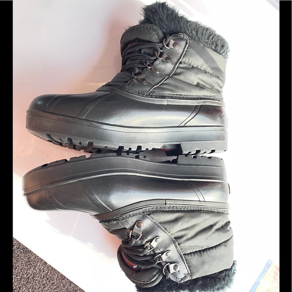 Sorel Shoes - Sorel waterproof Cold weather Boots Black Excellent tread no scars 9